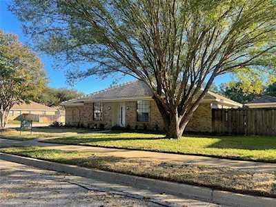 212 Stanford Drive Bedford, TX 76021