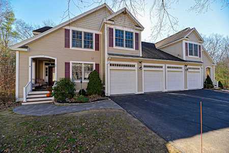 19 Cortland Ave Stratham, NH 03885