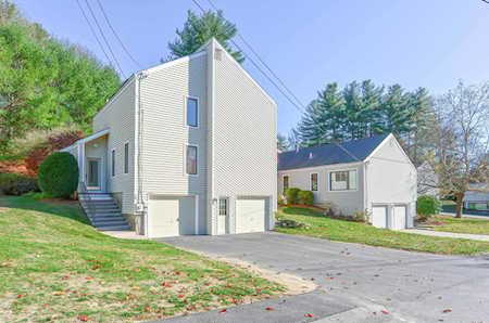 20 Landsdown Dr Nashua, NH 03062