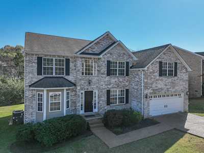 107 Carlton Dr Hendersonville, TN 37075