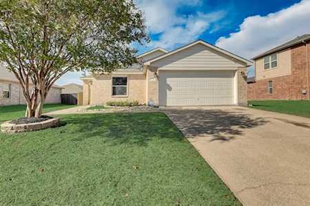 4713 Creekview Lane Balch Springs, TX 75180