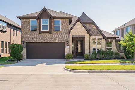 905 Greenhurst Circle Euless, TX 76040