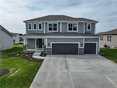 3112 SW Arbor Tree Dr Lee's Summit, MO 64082
