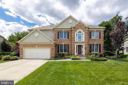 18 Manor House Dr Cherry Hill, NJ 08003