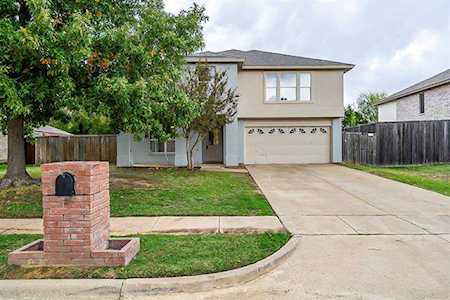2813 Custer Drive Corinth, TX 76210