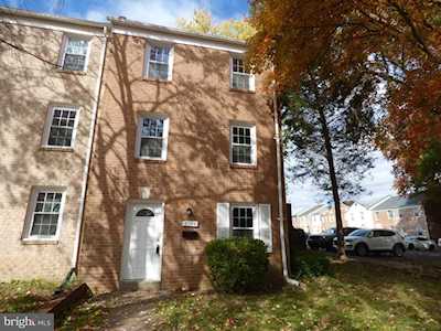 2786 Patrick Henry Dr Woodbridge, VA 22191