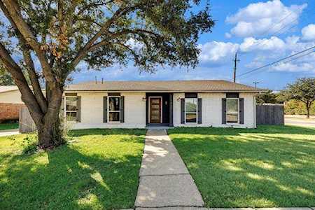 1900 Primrose Lane Carrollton, TX 75007