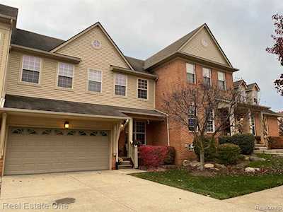 5038 Paladin Drive Shelby Twp, MI 48316