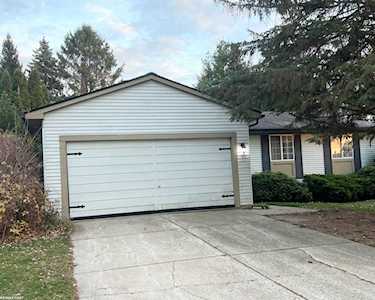 1675 Dancer Dr Rochester Hills, MI 48307