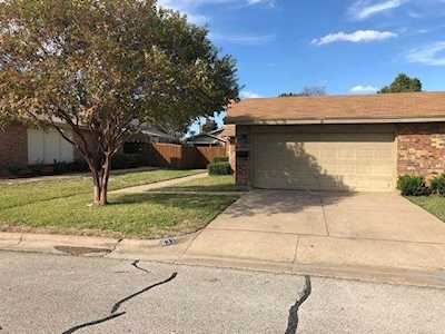 833 Shady Glen Lane Bedford, TX 76021