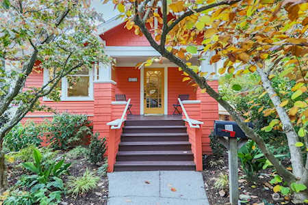 6723 1st Ave NW Seattle, WA 98117