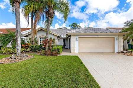 422 Countryside Dr Naples, FL 34104