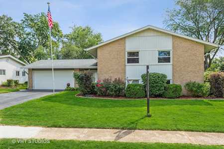 6513 Maxwell Dr Woodridge, IL 60517
