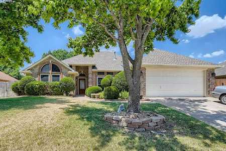 316 Woodcrest Drive Saginaw, TX 76179