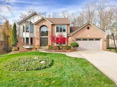 2177 Clinton View Rochester Hills, MI 48309