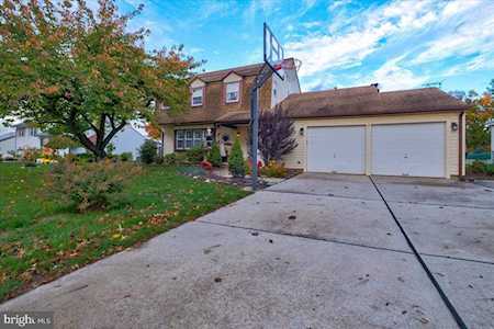 284 Tenby Chase Dr Delran, NJ 08075