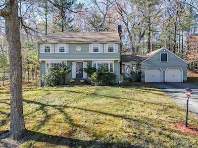 34 Amble Rd Chelmsford, MA 01824