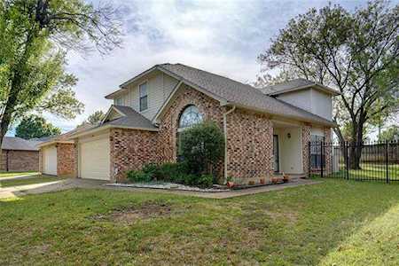 2306 Clareton Drive Arlington, TX 76018