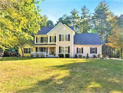 3 Harrington Dr Merrimack, NH 03054