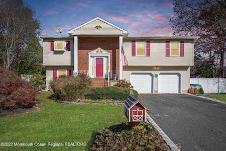 11 Flintlock Dr Tinton Falls, NJ 07753