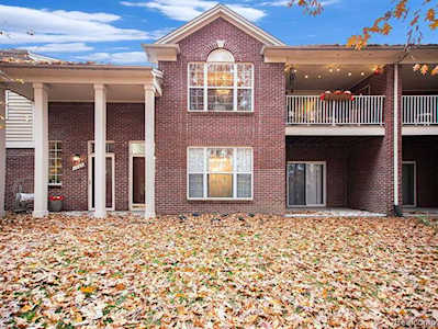 1722 Deepwood Rochester, MI 48307