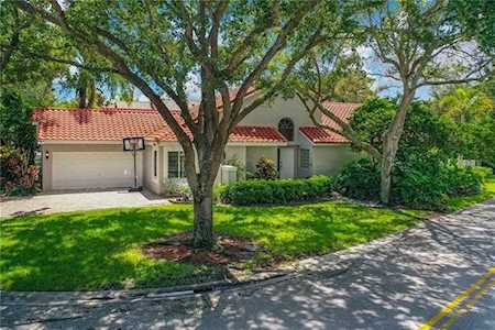 10080 NW 3rd Ct Plantation, FL 33324