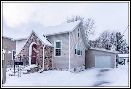 1011 Lawrence St New London, WI 54961