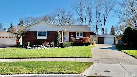 28005 Mackenzie Dr Westland, MI 48185