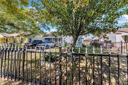 1634 Willow Street Grand Prairie, TX 75050
