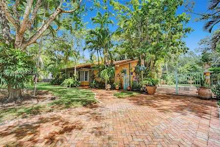7855 SW 99th St Miami, FL 33156