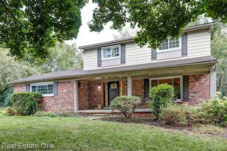 31086 Oak Valley Dr Farmington Hills, MI 48331