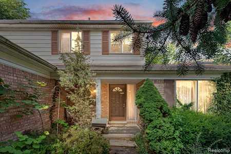 6811 Carriage Hills Dr Canton Twp, MI 48187