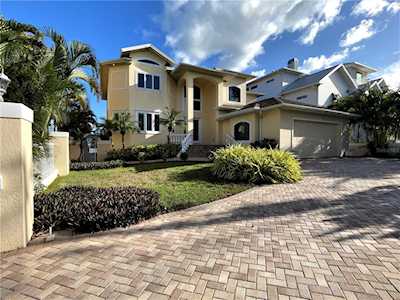 901 Harbor Dr Belleair Beach, FL 33786
