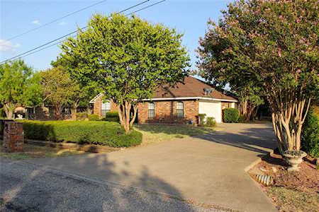 611 Sandstone Lane Granbury, TX 76048