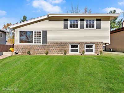 570 Coolidge Ave Glen Ellyn, IL 60137