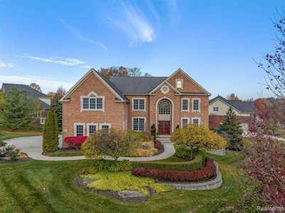 18889 Heather Ridge Dr Northville, MI 48168