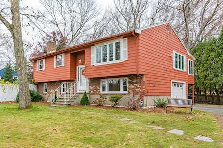 19 Evans Dr Wilmington, MA 01887