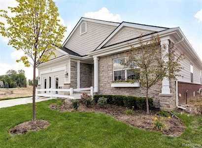 24130 Liberty Hill Dr Farmington, MI 48336