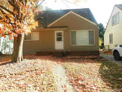 18646 Indian St Redford Twp, MI 48240