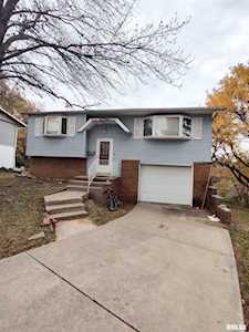 2307 W Carriage Ln Peoria, IL 61614