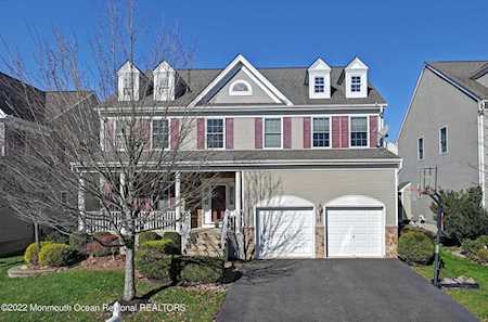 11 Springhouse Circle Manalapan, NJ 07726