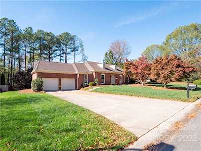 112 Linville Dr Matthews, NC 28105