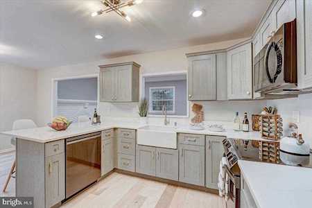 201 Hampshire Dr Woodbury, NJ 08096