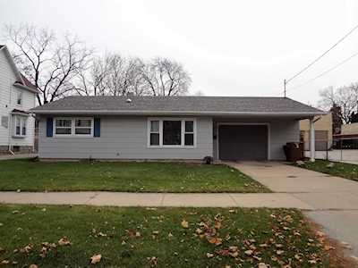 341 1st St Menasha, WI 54952