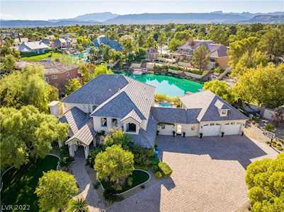 8749 Newport Isle Ct Las Vegas, NV 89117