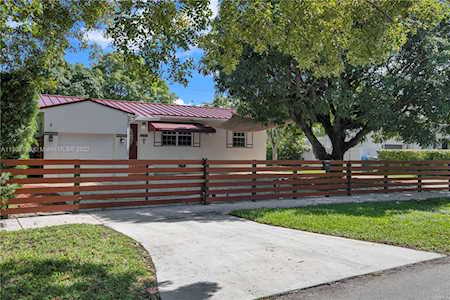 1681 SW 32 Ct Miami, FL 33145