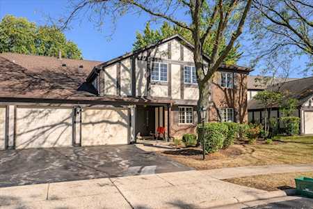 208 Brookside Ln #A Willowbrook, IL 60527