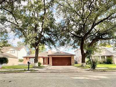 11510 Ridge Run Dr Houston, TX 77064