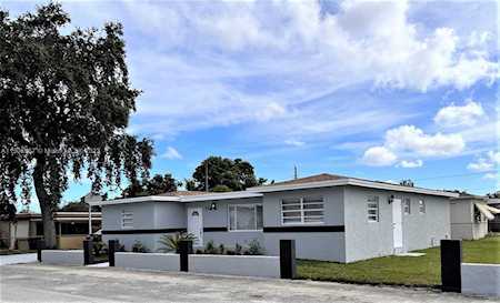 114 NW 8th Ave Hallandale Beach, FL 33009