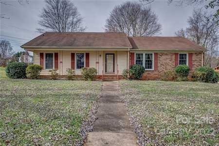 1216 Huntsmoor Dr Gastonia, NC 28054